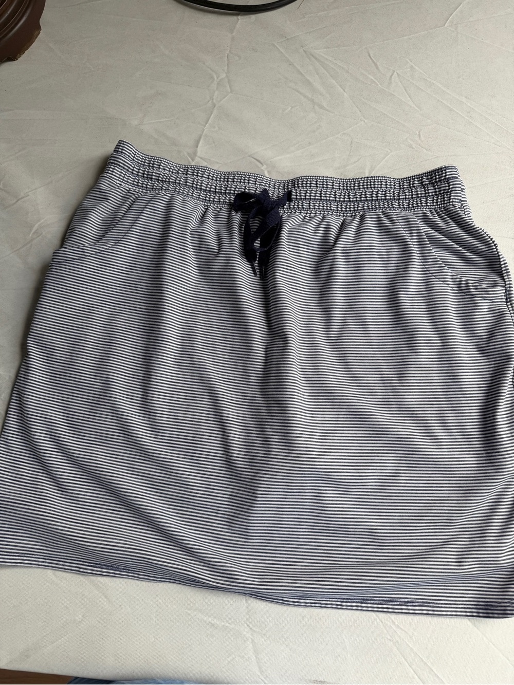 Duluth Trading Co Navy and White Striped Pull-On Skort size L cotton